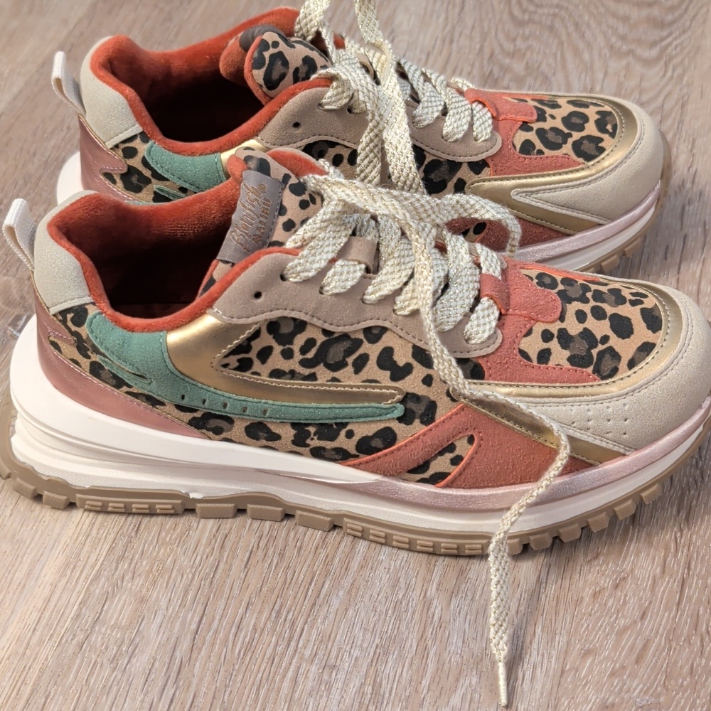 Women's Blowfish Malibu Leo Sneaker -  Leopard Print / Rose Gold Metallic - Picture 3 of 8
